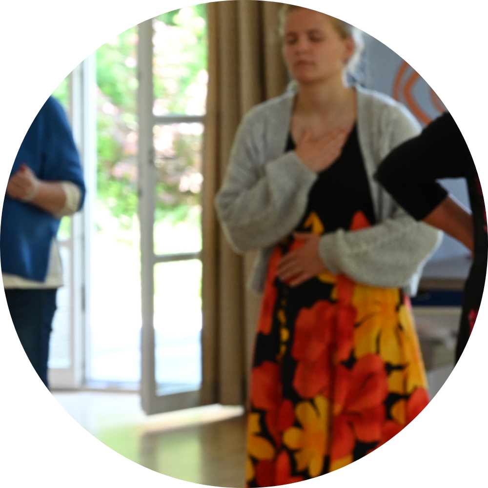 nahe selbstberührung